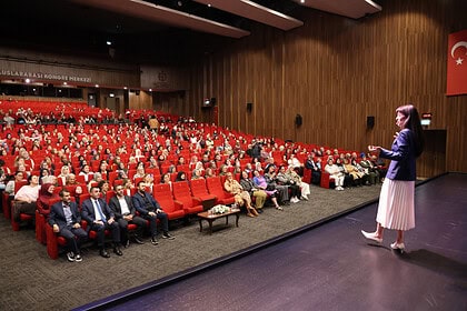 Kocaeli Büyükşehir'den Ailelere Eğitim Desteği: Doç. Dr. Saniye Bencik Kangal Okula Uyum Sürecini Anlattı!