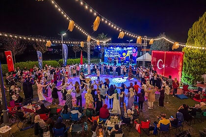 Anne Şehir Projesi’nden Yaz Akşamlarına Görkemli Final: Kocaeli’de Unutulmaz Sıra Gecesi!