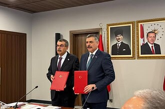 Bakan Çiftçi Okullarımızda 31 bin tane bahçe görevlisi istihdam etmiş olduk