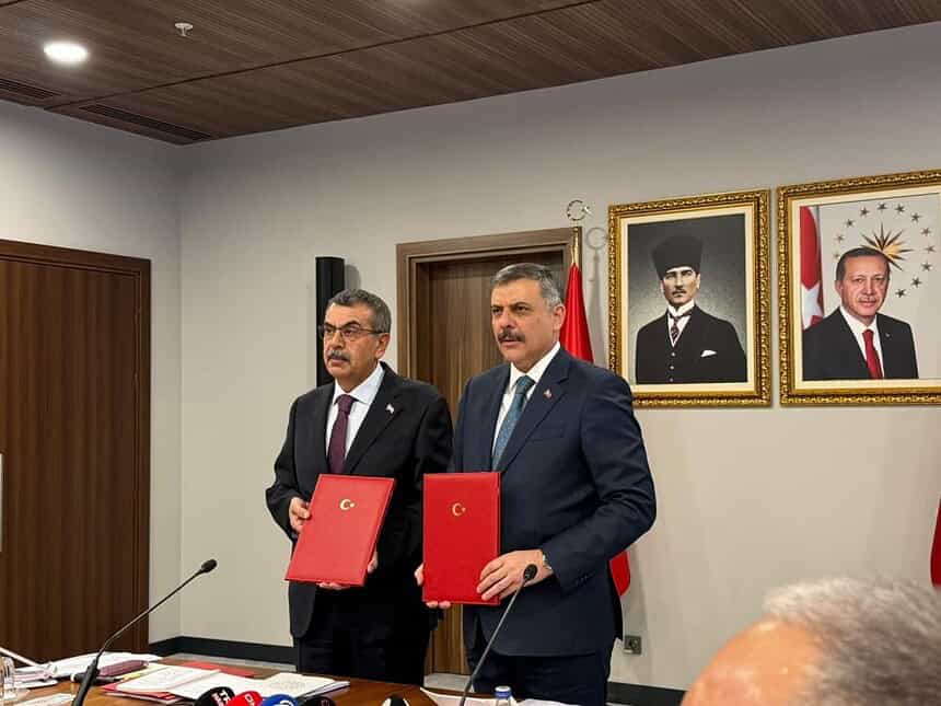 Bakan Çiftçi Okullarımızda 31 bin tane bahçe görevlisi istihdam etmiş olduk