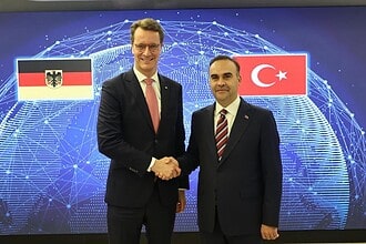 Bakan Kacır, Almanya’nın Kuzey Ren-Vestfalya Eyaleti Başbakanı Wüst İle Bir Araya Geldi