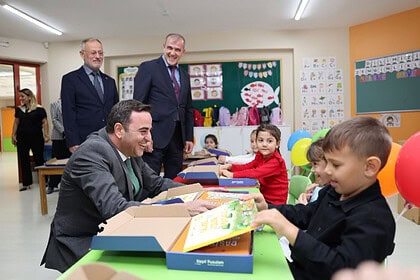 Miniklerin Kırtasiye Sevinci! Başkan Yasin Özlü Okul Öncesi Çocukları Unutmadı!
