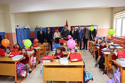 Başiskele Belediyesi'nden 1. Sınıf Öğrencilerine Kırtasiye Desteği: 1963 Öğrenciye Eğitim Seti!