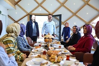 "Şehrin En Güzel Hikâyeleri Yazılıyor": Başkan Özlü Başiskele'nin Üretken Kadınlarıyla Buluştu!