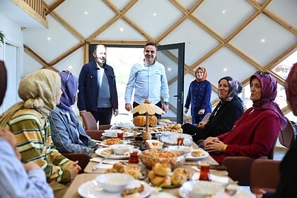 "Şehrin En Güzel Hikâyeleri Yazılıyor": Başkan Özlü Başiskele'nin Üretken Kadınlarıyla Buluştu!