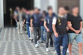 Borsa Yatırımı Vaadiyle 4,5 Milyon Liralık Vurgun: 8 Tutuklama