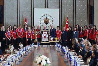 Cumhurbaşkanı Erdoğan, A Milli Kadın Voleybol Takımı ile A Milli Erkek Voleybol Takımı’nı Kabul Etti
