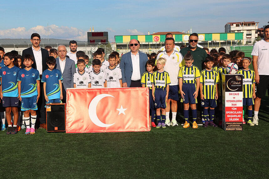 Darıca'da Minik Futbolcular Fenerbahçe ile Sahaya Çıktı!