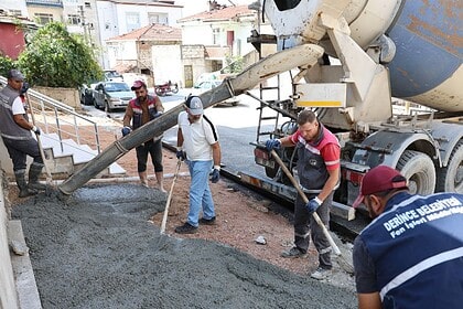 Derince’de Üstyapı Seferberliği: Çenedağ Ve Sırrıpaşa Mahalleleri Baştan Aşağı Yenileniyor!