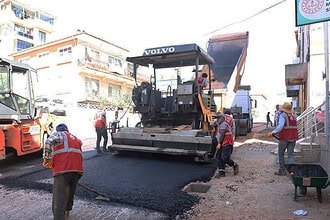 Derince Belediyesi Çenedağ Ve Sırrıpaşa’da Sokakları Yeniliyor: Sertif Gökçe’den Saha İncelemesi!