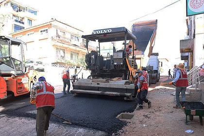Derince Belediyesi Çenedağ Ve Sırrıpaşa’da Sokakları Yeniliyor: Sertif Gökçe’den Saha İncelemesi!