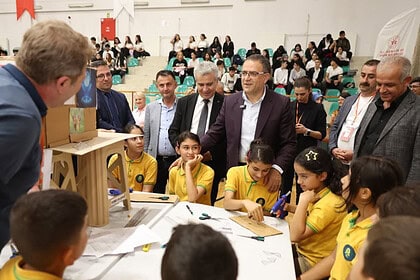 Derince Bilim Şenlikleri Kapılarını Açtı: Sertif Gökçe Projeleri İnceledi!