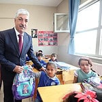 Dilovası Belediyesi'nden Birinci Sınıf Öğrencilerine Ücretsiz Çanta Ve Kırtasiye Desteği!