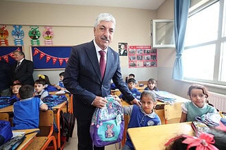 Dilovası Belediyesi'nden Birinci Sınıf Öğrencilerine Ücretsiz Çanta Ve Kırtasiye Desteği!
