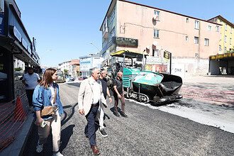Dilovası Bağdat Caddesi'nde Asfalt Serimi Başladı: Başkan Ramazan Ömeroğlu Çalışmaları İnceledi!