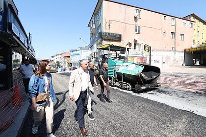 Dilovası Bağdat Caddesi'nde Asfalt Serimi Başladı: Başkan Ramazan Ömeroğlu Çalışmaları İnceledi!