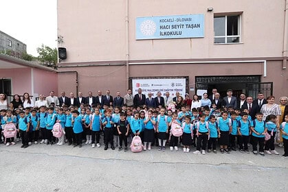 Miniklerin Okul Heyecanına Anlamlı Destek! Dilovası'nda Öğrencilere Kırtasiye Seti Dağıtıldı!