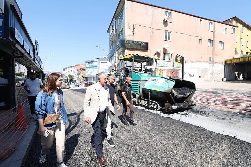 Dilovası Bağdat Caddesi'nde Asfalt Serimi Başladı: Başkan Ramazan Ömeroğlu Çalışmaları İnceledi!