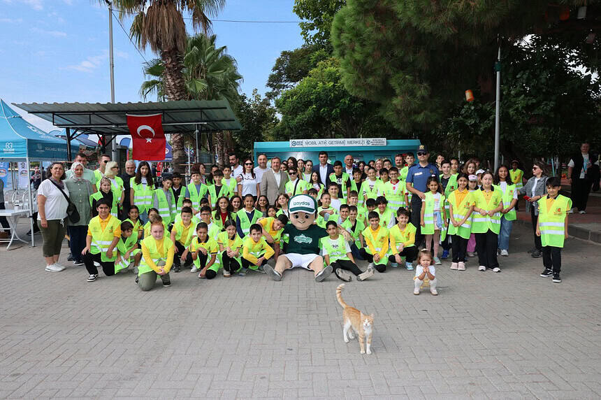 Körfez'de Çevreci Farkındalık: Başkan Şener Söğüt Denizden Çıkarılan Atıkları İnceledi!