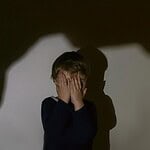 Fransa'da ailelerden, 9 çocuğu istismar eden okul görevlisine verilen 1 yıllık ev hapsi cezasına tepki