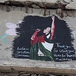Gazze’de sanatçılar, bina duvarına Filistin’i destekleyen ABD’li rapçi Macklemore’un resmini çizdi
