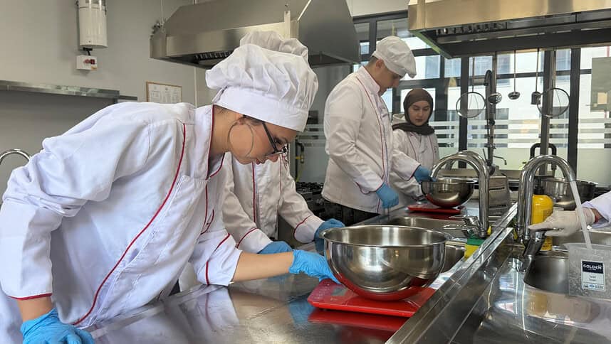Gebze Beyaz Kalpler donanımlı gençler yetiştiriyor