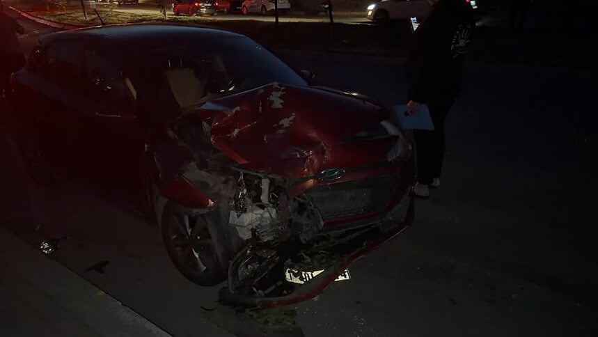 Gebze'de Virajı Alamayan tobüs iki otomobile çarptı Ölümle burun buruna geldiler
