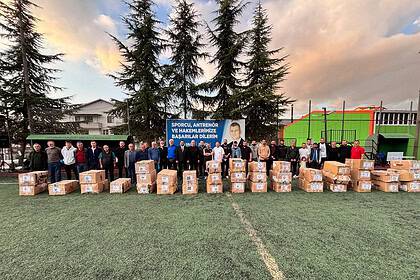 Gölcük Belediyesi Kent Sporunun Yanında: Amatör Futbol Kulüplerine Malzeme Desteği