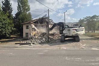 Gölcük'te Tehlike Saçan Metruk Binalar Yıkılıyor: Toplam Yıkım Sayısı 153'e Ulaştı!