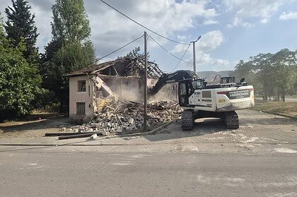 Gölcük'te Tehlike Saçan Metruk Binalar Yıkılıyor: Toplam Yıkım Sayısı 153'e Ulaştı!