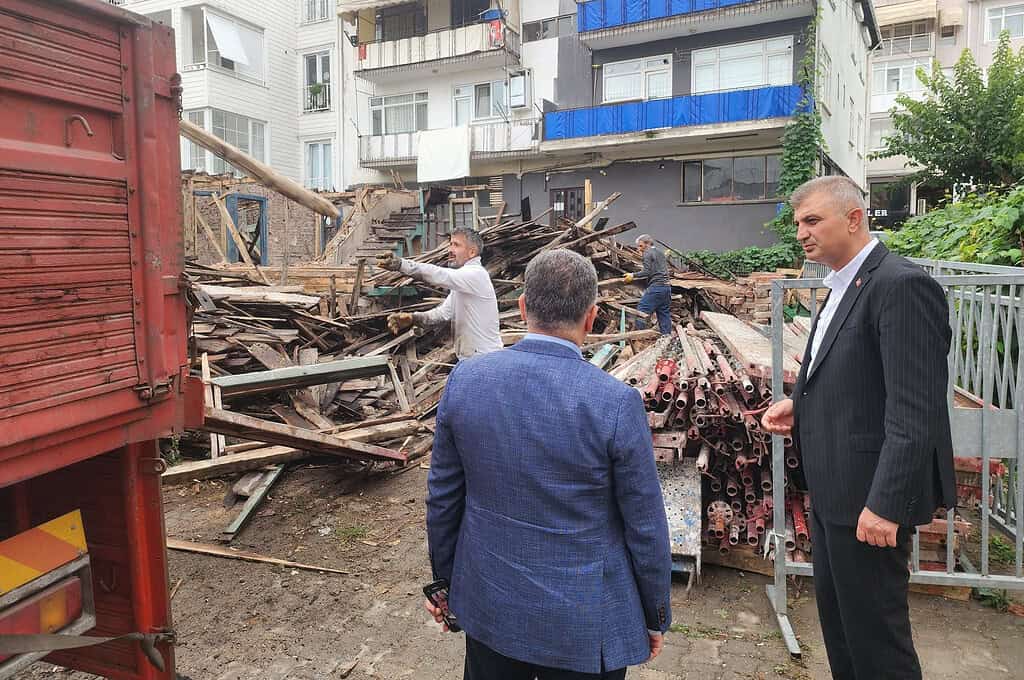 Gölcük Değirmendere’de Tarihî Bina Kütüphaneye Dönüşüyor: Rekonstrüksiyon Çalışmaları Başladı!