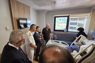 Kocaeli Valisi Aktaş'tan Anlamlı Ziyaret: Şehit Annesi Gül Sarı’yı Hastanede Ziyaret Etti!