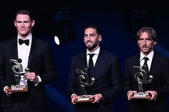 Hakan Çalhanoğlu İtalya'da Yılın Takımına Seçildi: La Scala'da Gururlandıran Ödül!