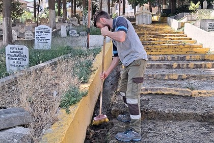 Hatıralara Saygı, Ziyaretlere Huzur