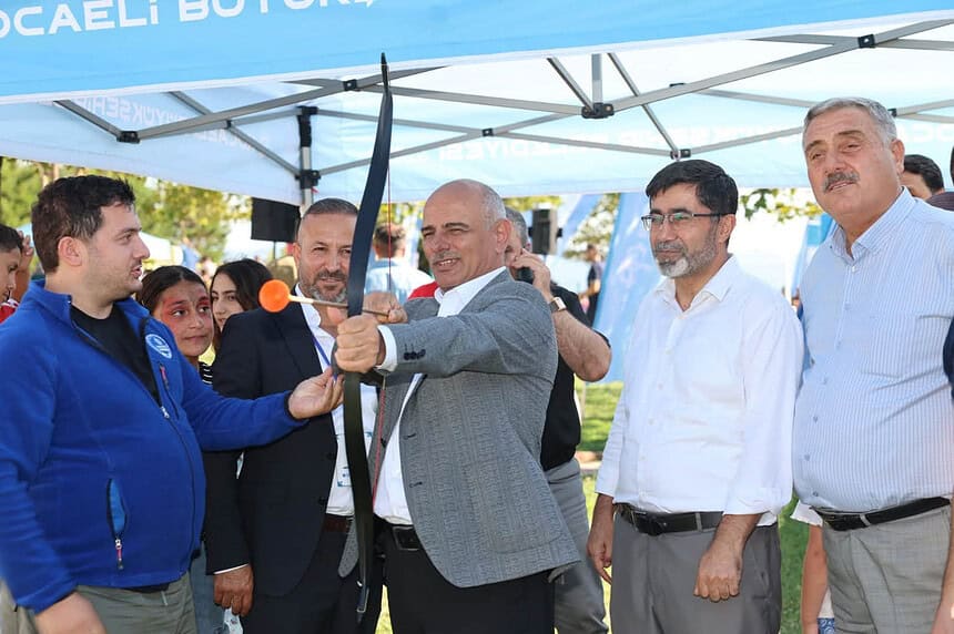 Körfez’de Hereke Fest Rüzgarı: Başkan Şener Söğüt Gençlerin Coşkusuna Ortak Oldu!
