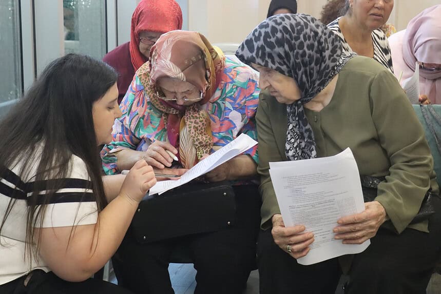İzmit Belediyesi’nden Yaşlılara Özel Dijital Güvenlik Adımı: Siber Dolandırıcılık Eğitimi Verildi!