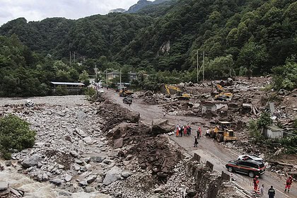 Çin'de Saudel Tayfunu Nedeniyle Şiddetli Toprak Kayması: 1 Ölü, 11 Kayıp!