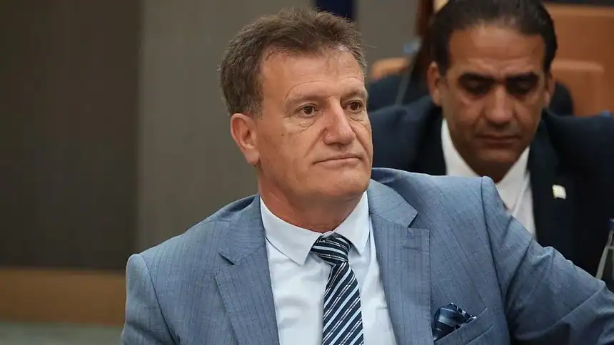 KKTC Başbakanı Üstel, Bayındırlık ve Ulaştırma Bakanı Arıklı’yı Görevden Aldı