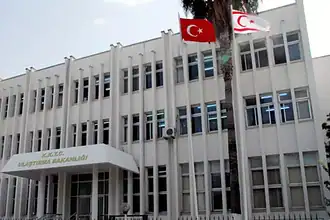 KKTC Bayındırlık ve Ulaştırma Bakanlığında 3 yetkili görevden alındı