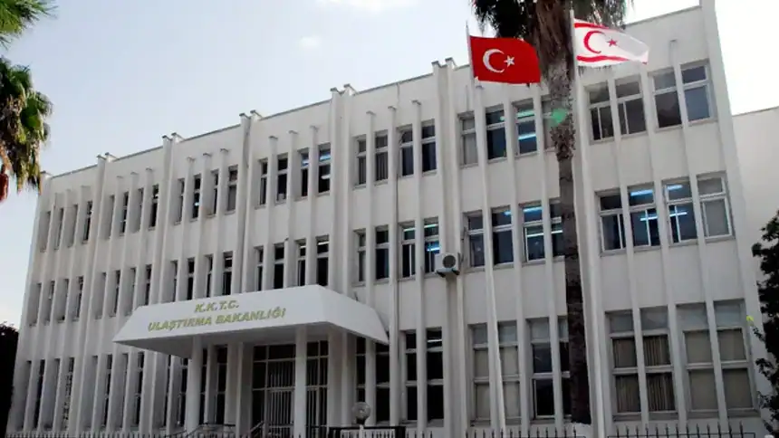 KKTC Bayındırlık ve Ulaştırma Bakanlığında 3 yetkili görevden alındı