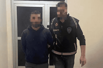 Kocaeli'de Kendisini Polis Olarak Tanıtıp 3,5 Milyon Lira Dolandırdı, Kuyumcuda Altın Alırken Yakalandı
