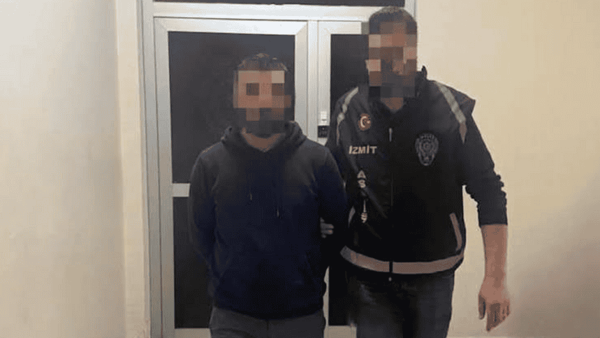 Kocaeli'de Kendisini Polis Olarak Tanıtıp 3,5 Milyon Lira Dolandırdı, Kuyumcuda Altın Alırken Yakalandı