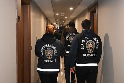 Kocaeli’de Geniş Çaplı Asayiş Operasyonu: Aranan 54 Şüpheli Yakalanarak Tutuklandı!