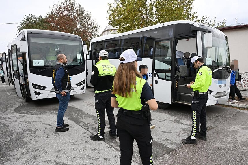 Kocaeli Emniyeti'nden Okul Ve Yurt Çevrelerinde Dev Denetim: Binlerce Şahıs Sorgulandı!