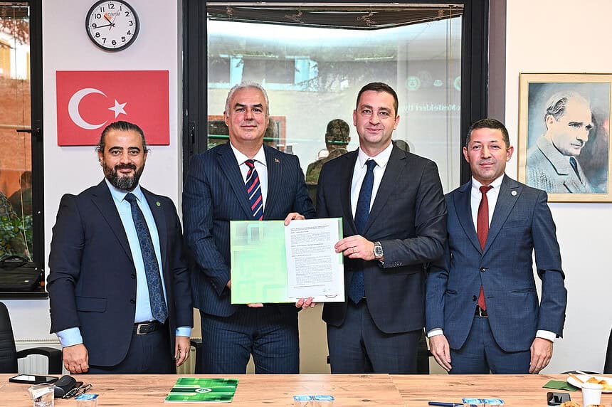 Kocaeli Üniversitesi Ve Kocaeli Barosu'ndan Hukuk Öğrencilerine Dev Destek: Uygulamalı Eğitim Protokolü İmzalandı!