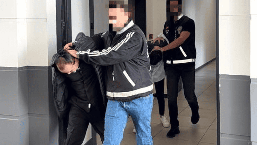 Kocaeli'de Banka Hesabı Açtırarak Kredi Çeken Dolandırıcılar Yakalandı