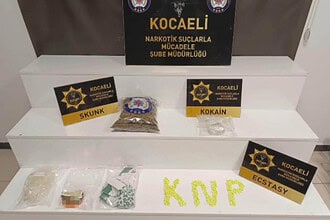 Kocaeli’de Zehir Tacirlerine Operasyon Skank, Kokain ve Ecstasy Ele Geçirildi