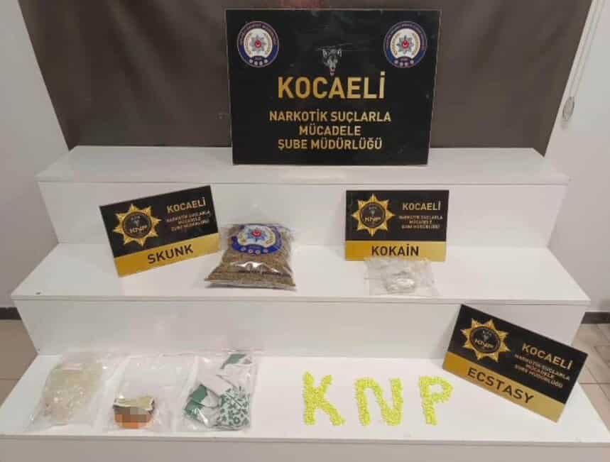 Kocaeli’de Zehir Tacirlerine Operasyon Skank, Kokain ve Ecstasy Ele Geçirildi