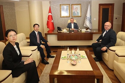 Başkan Büyükakın'dan Yoğun Ziyaretçi Trafiği: Esnaf, Muhtar Ve Sanayiciler Makamda Buluştu!