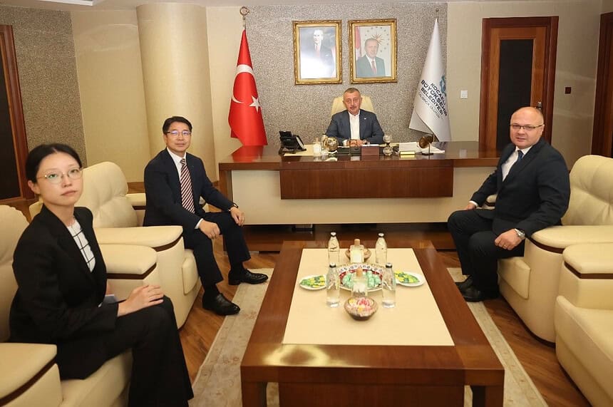 Başkan Büyükakın'dan Yoğun Ziyaretçi Trafiği: Esnaf, Muhtar Ve Sanayiciler Makamda Buluştu!